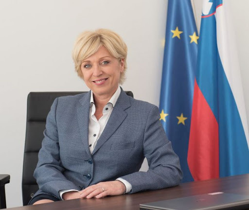 Odgovor EU poslanke Romane Tomc : Srebrna nit - Pomoč pri črpanju EU sredstev in ohranjanju socialne države